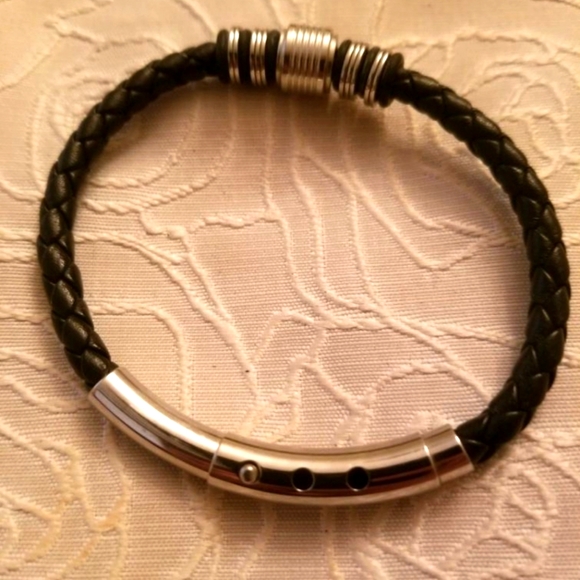 Bracelet - Picture 1 of 3